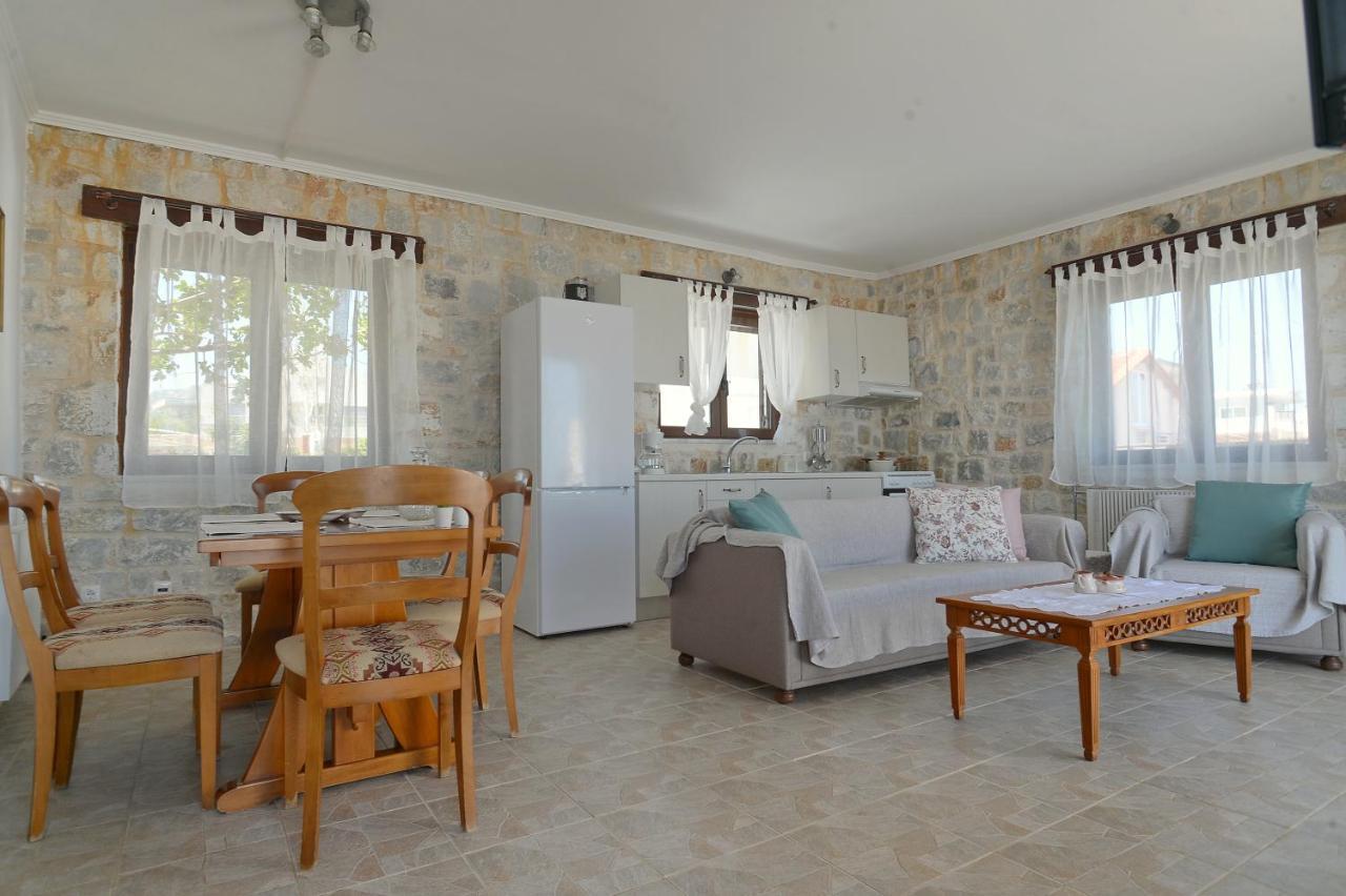 Antorina Beachfront Villas With Private Pools Kamari  Zewnętrze zdjęcie