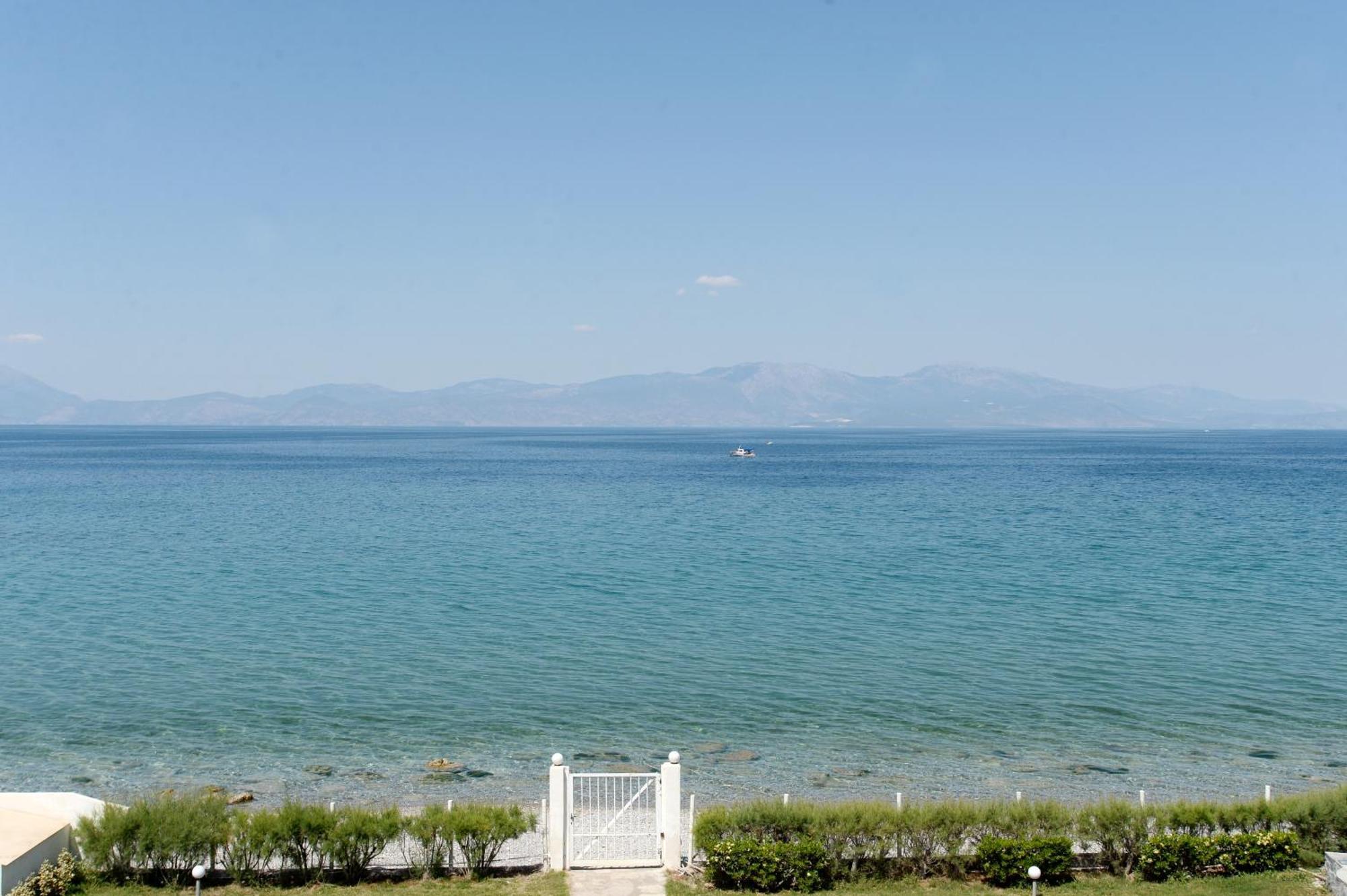 Antorina Beachfront Villas With Private Pools Kamari  Zewnętrze zdjęcie