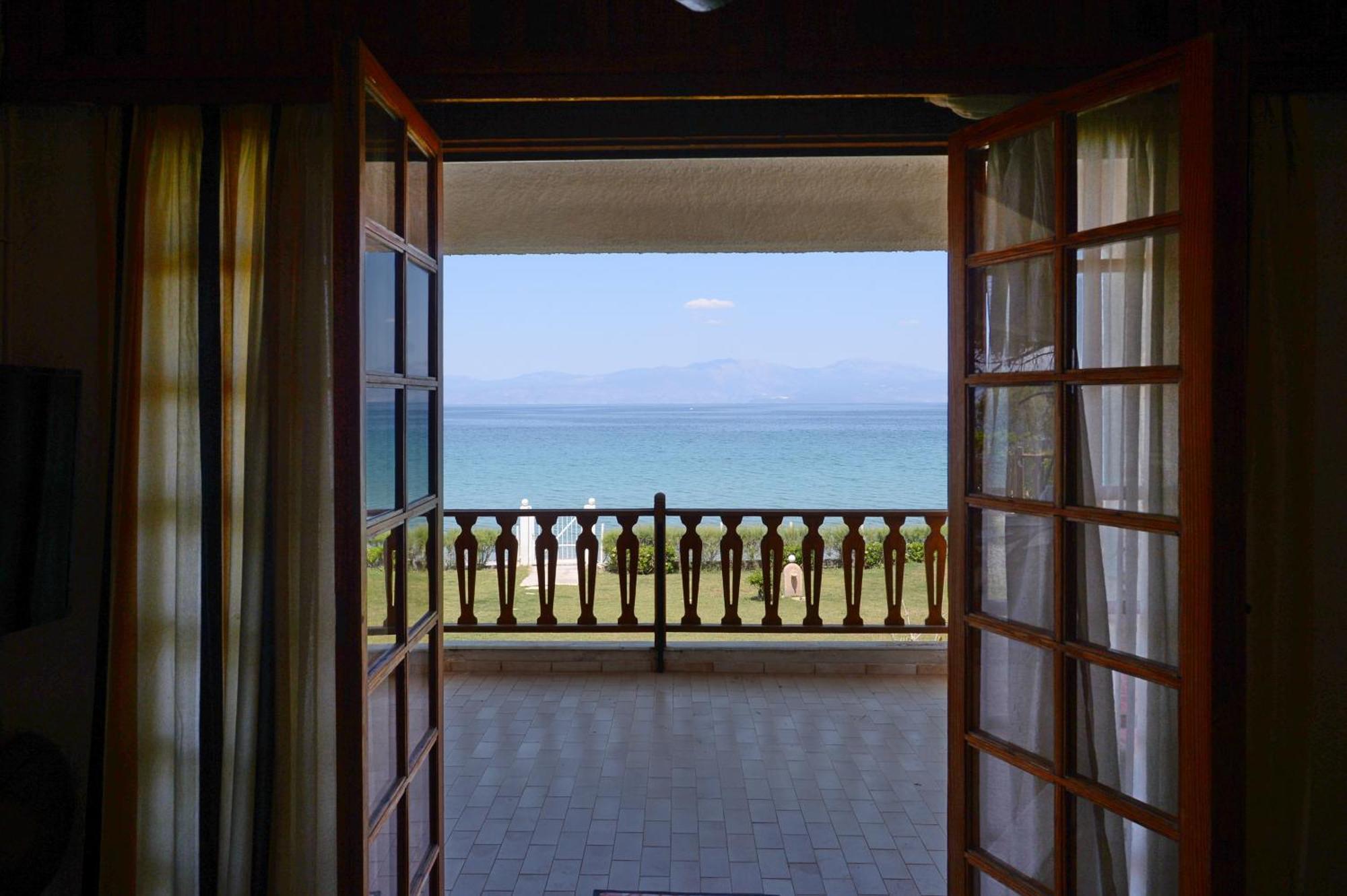 Antorina Beachfront Villas With Private Pools Kamari  Zewnętrze zdjęcie