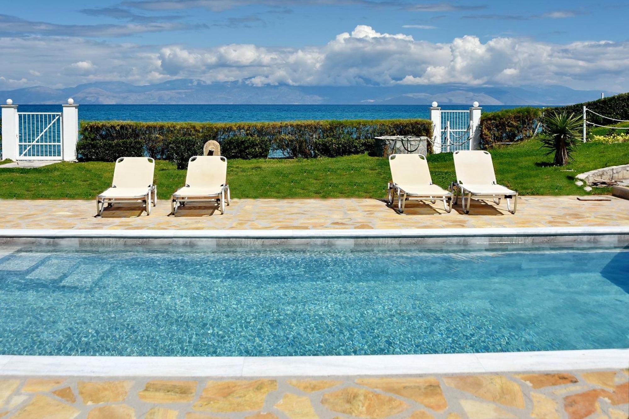 Antorina Beachfront Villas With Private Pools Kamari  Zewnętrze zdjęcie
